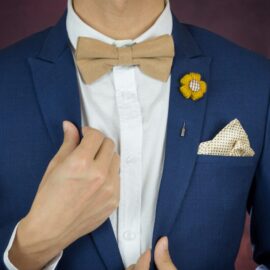 homme-en-veste-avec-boche