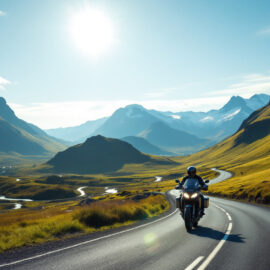 une-moto-sur-une-route-sinueuse-en-islande-entouree-de-montagnes-majestueuses-et-de-paysages-verdoyants-sous-un-ciel-bleu-clair-et-ensoleille